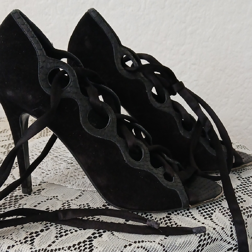 Suade Heels Devi Kroell